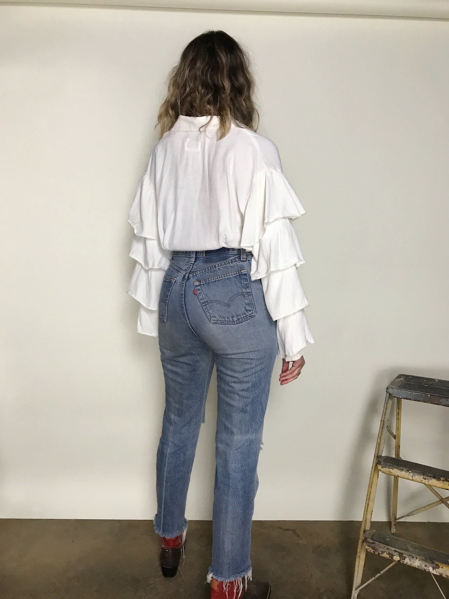 RUFFLE BLOUSE / MEDIUM