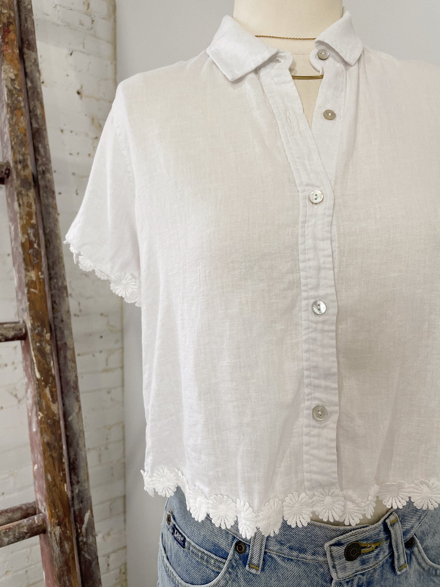 Linen Crop with Daisy Appliques