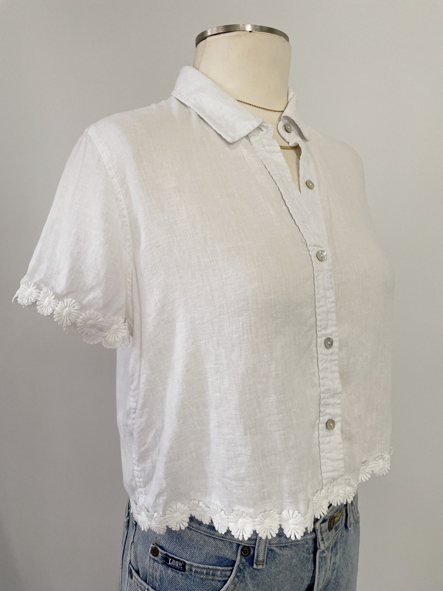 Linen Crop with Daisy Appliques