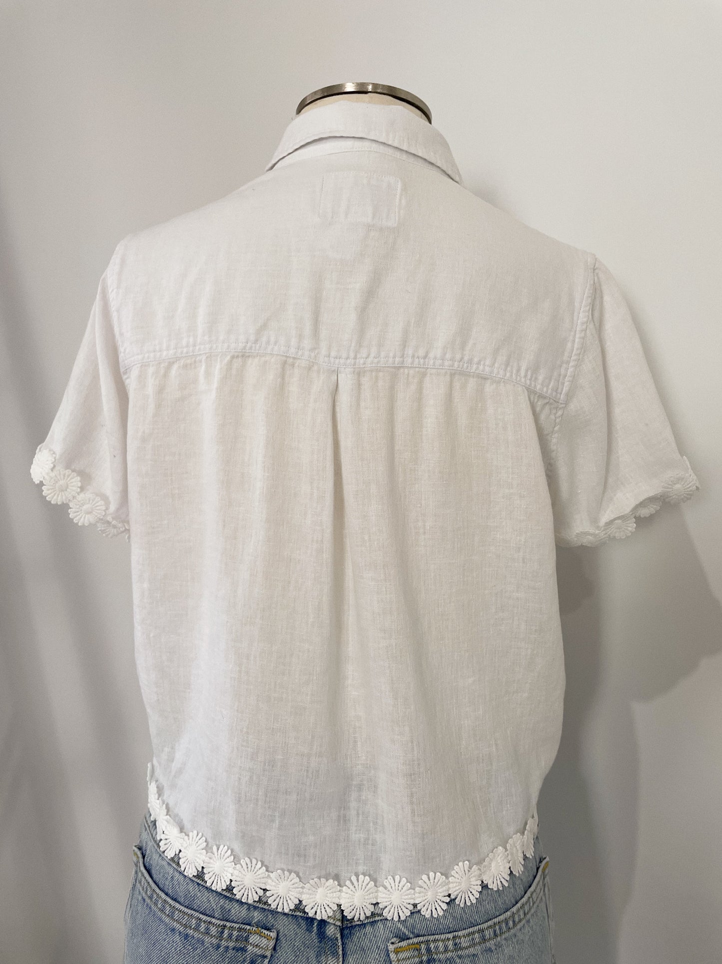 Linen Crop with Daisy Appliques