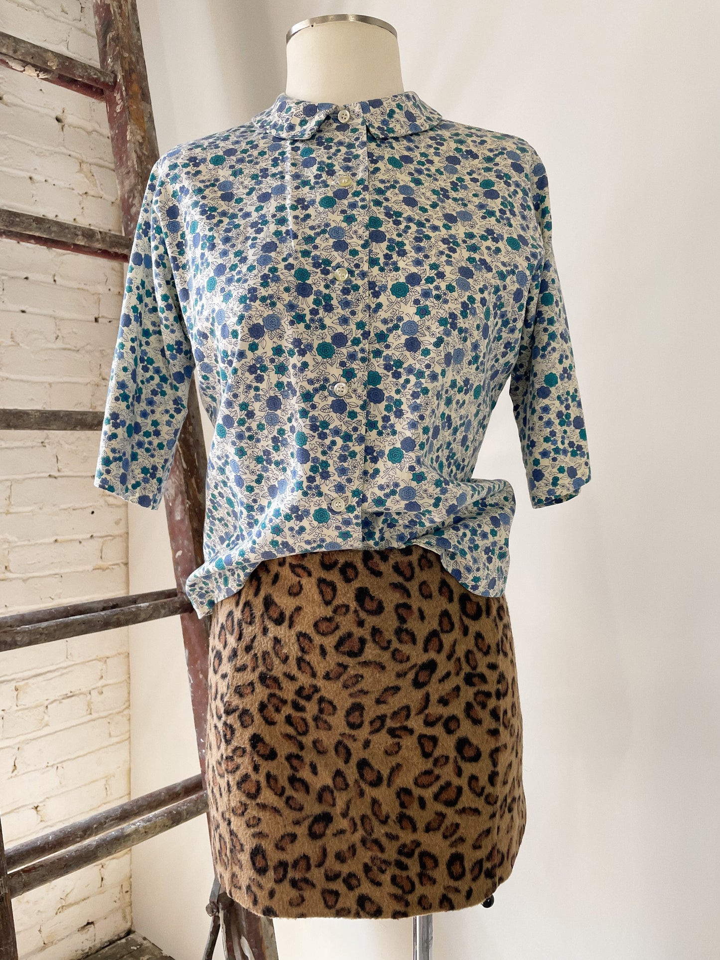 60s Shapely Blue Floral Blouse