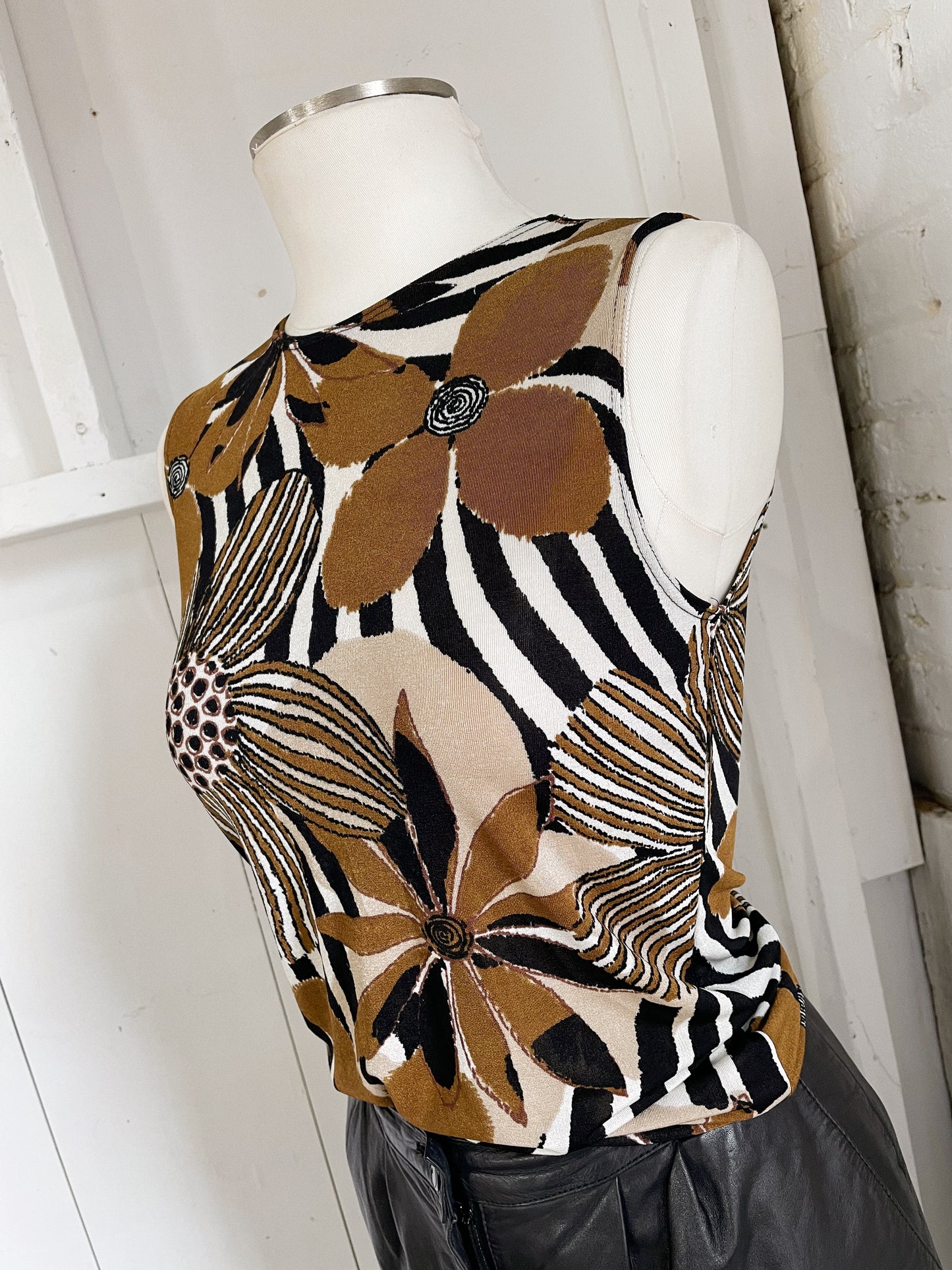 Earthy Line Floral Sleeveless Tank